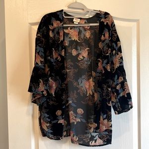 Black and floral cover. Worn once for a few hours. Excellent condition.